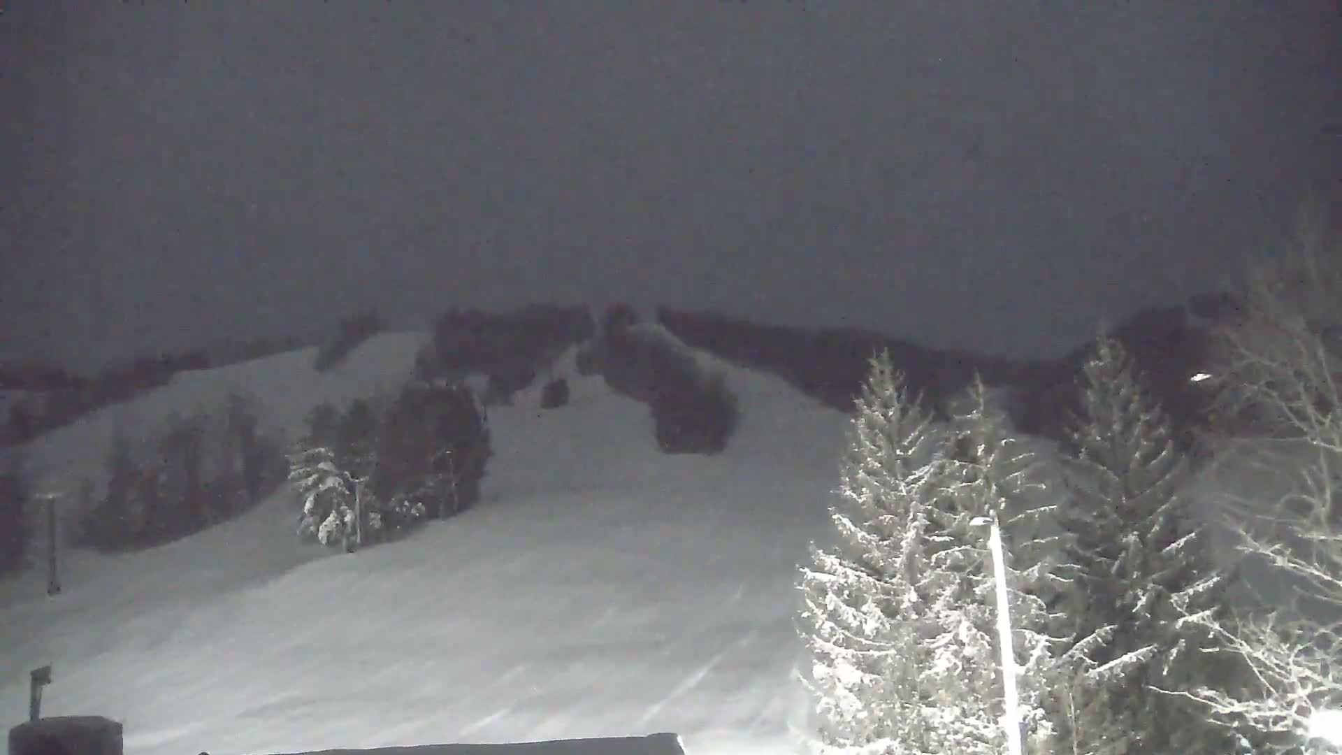 Blue Mountain Valley Base Ski Slopes Live Cam - Collingwood, Blue Mountains, Simcoe, Ontario, Canada