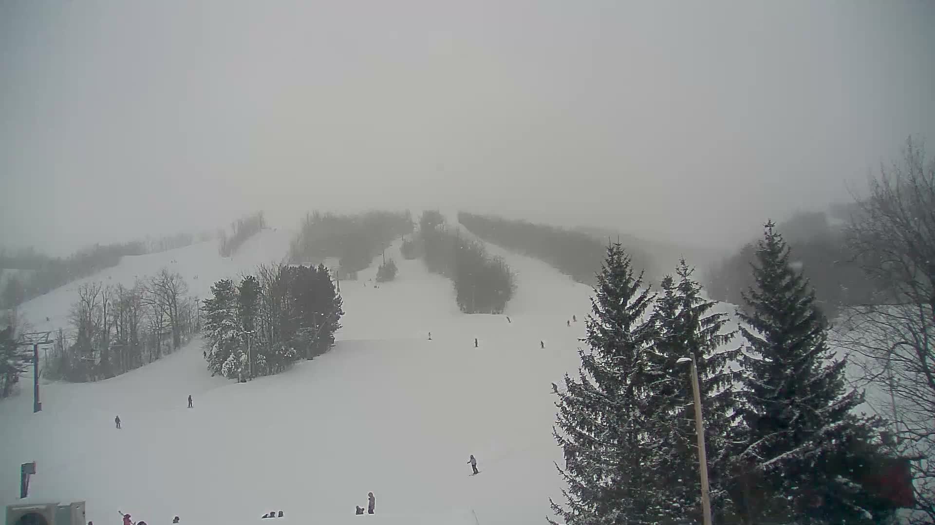 Blue Mountain Valley Base Ski Slopes Live Cam - Collingwood, Blue Mountains, Simcoe, Ontario, Canada