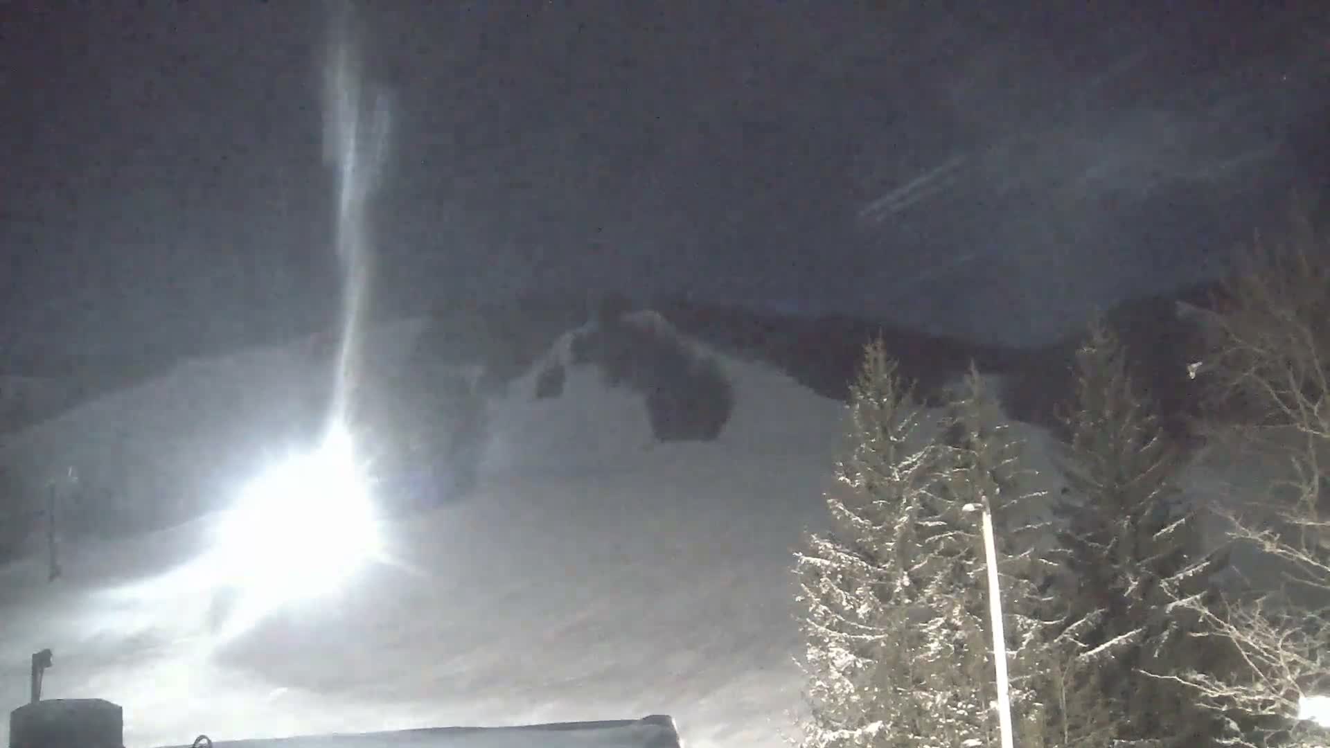 Blue Mountain Valley Base Ski Slopes Live Cam - Collingwood, Blue Mountains, Simcoe, Ontario, Canada