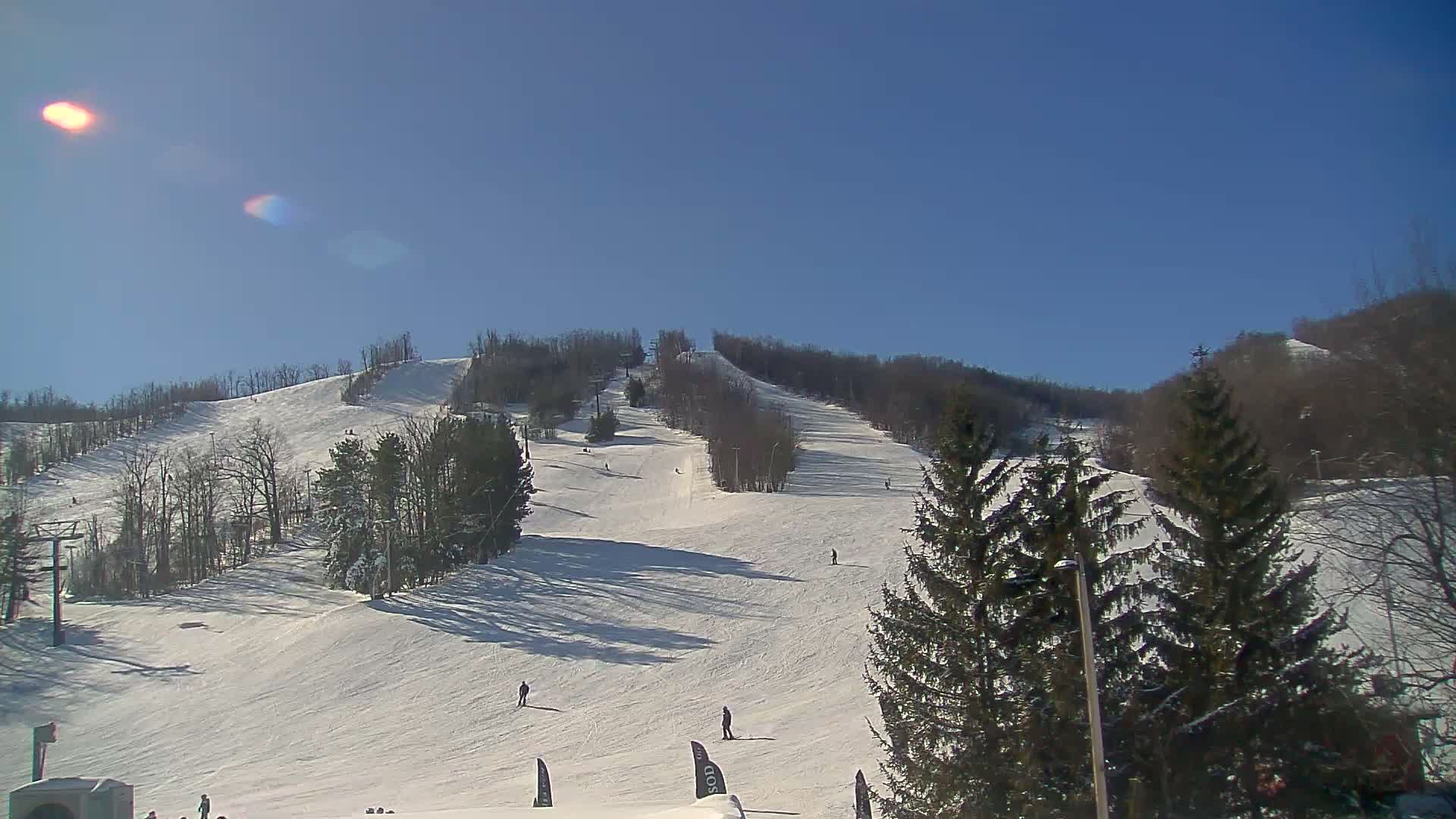 Blue Mountain Valley Base Ski Slopes Live Cam - Collingwood, Blue Mountains, Simcoe, Ontario, Canada