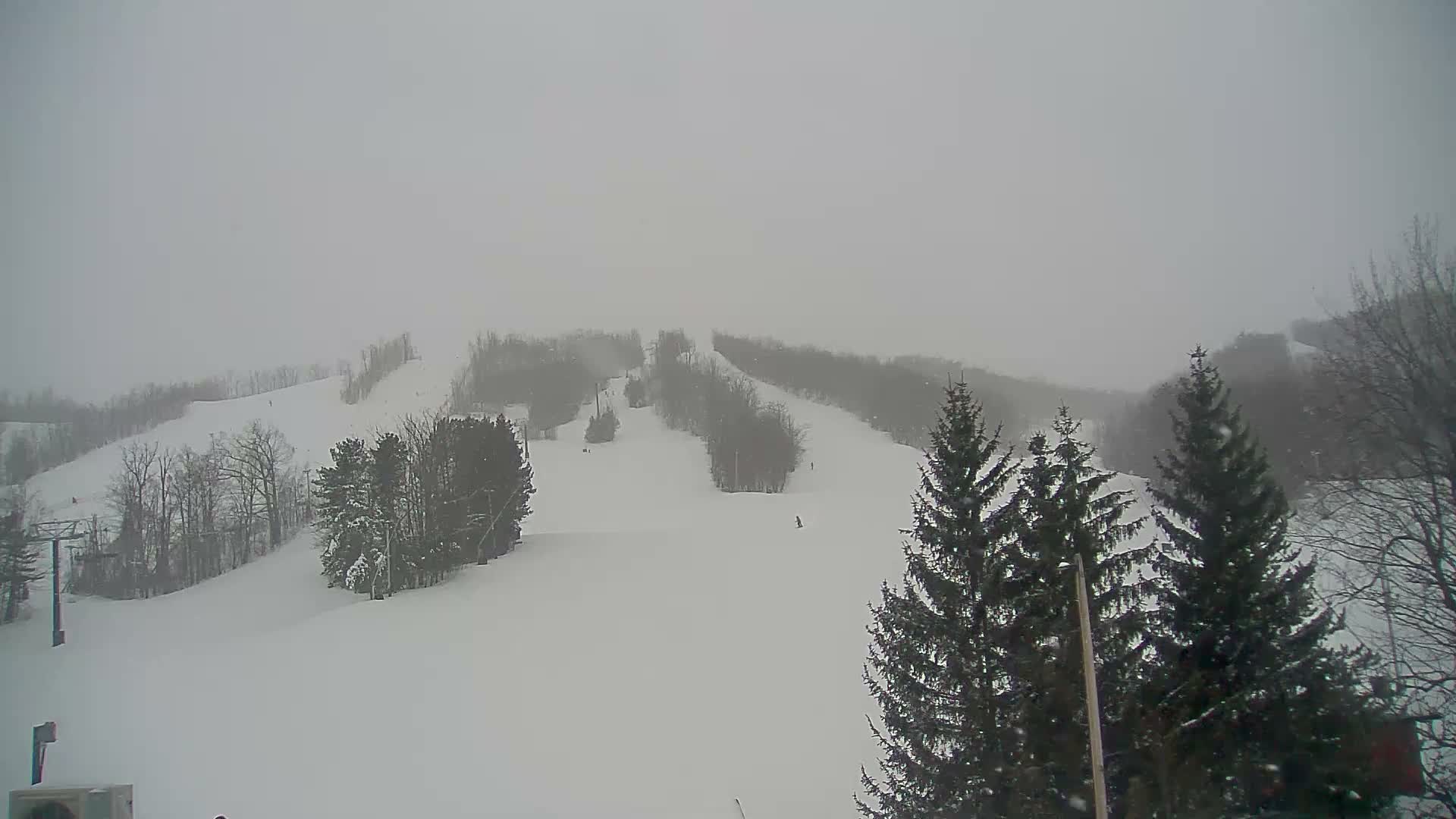 Blue Mountain Valley Base Ski Slopes Live Cam - Collingwood, Blue Mountains, Simcoe, Ontario, Canada