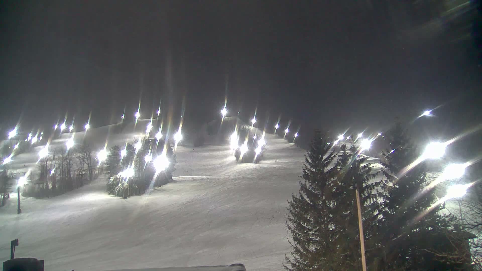 Blue Mountain Valley Base Ski Slopes Live Cam - Collingwood, Blue Mountains, Simcoe, Ontario, Canada