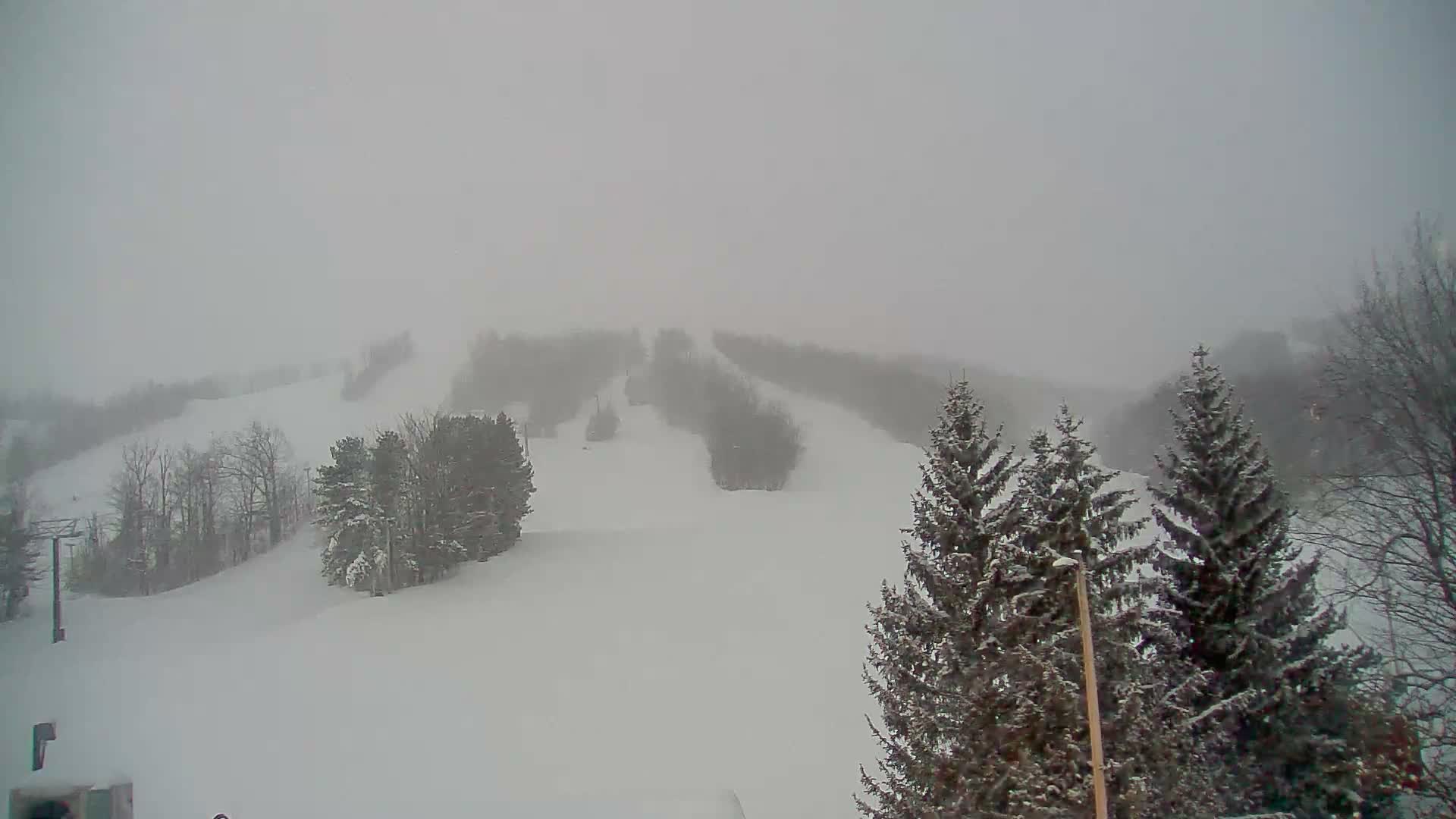 Blue Mountain Valley Base Ski Slopes Live Cam - Collingwood, Blue Mountains, Simcoe, Ontario, Canada