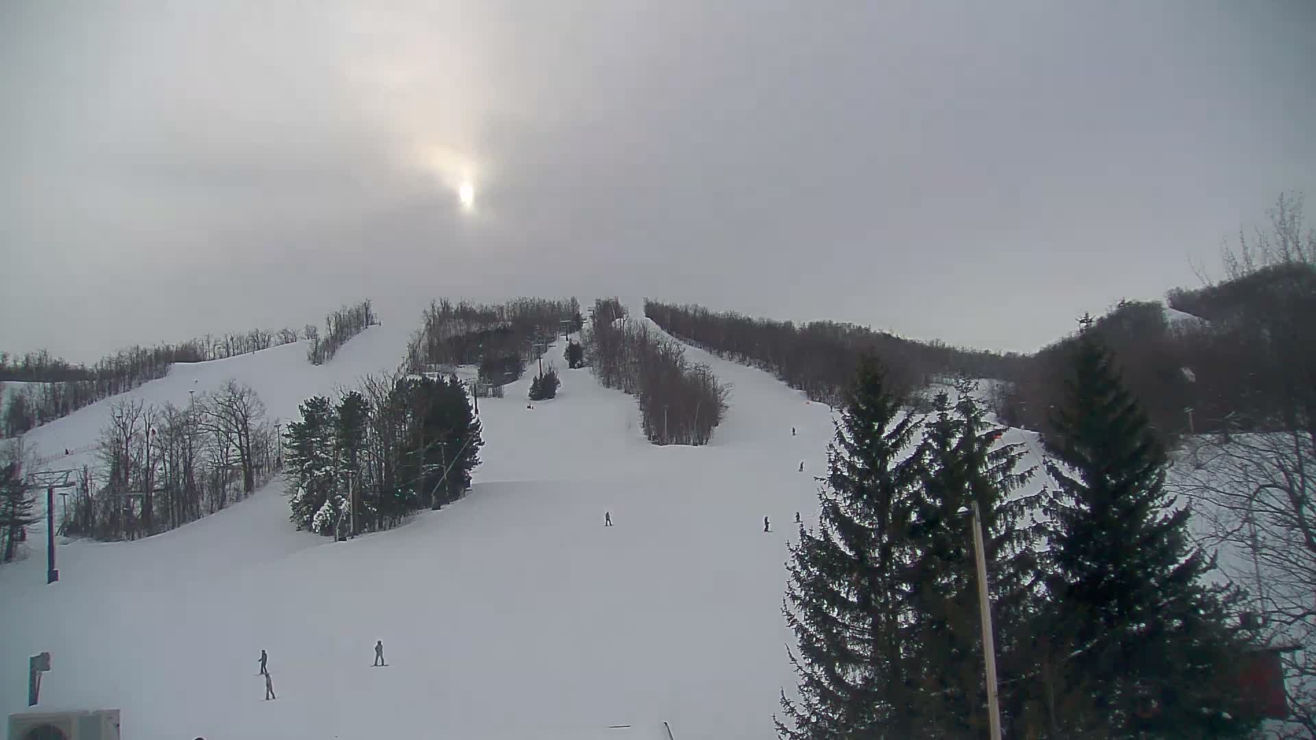 Blue Mountain Valley Base Ski Slopes Live Cam - Collingwood, Blue Mountains, Simcoe, Ontario, Canada