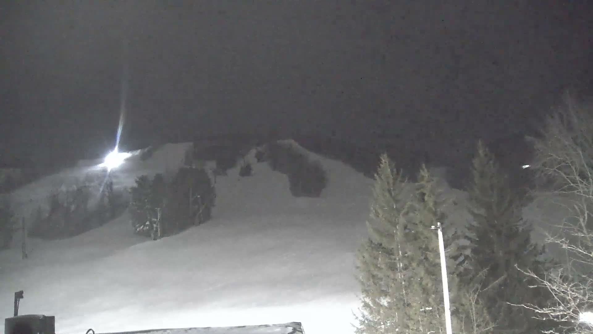 Blue Mountain Valley Base Ski Slopes Live Cam - Collingwood, Blue Mountains, Simcoe, Ontario, Canada