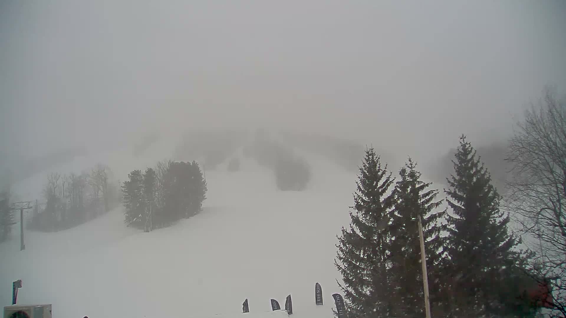 Blue Mountain Valley Base Ski Slopes Live Cam - Collingwood, Blue Mountains, Simcoe, Ontario, Canada