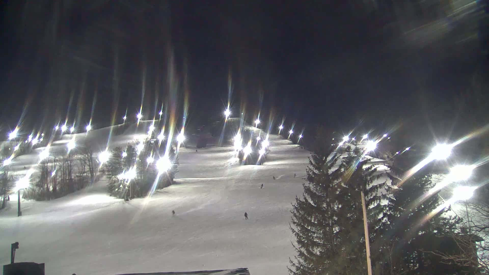 Blue Mountain Valley Base Ski Slopes Live Cam - Collingwood, Blue Mountains, Simcoe, Ontario, Canada