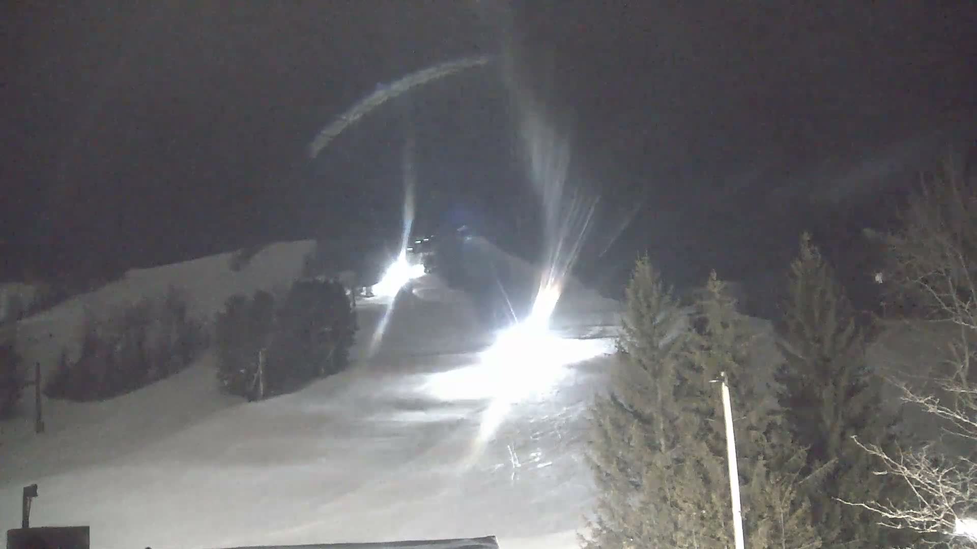 Blue Mountain Valley Base Ski Slopes Live Cam - Collingwood, Blue Mountains, Simcoe, Ontario, Canada