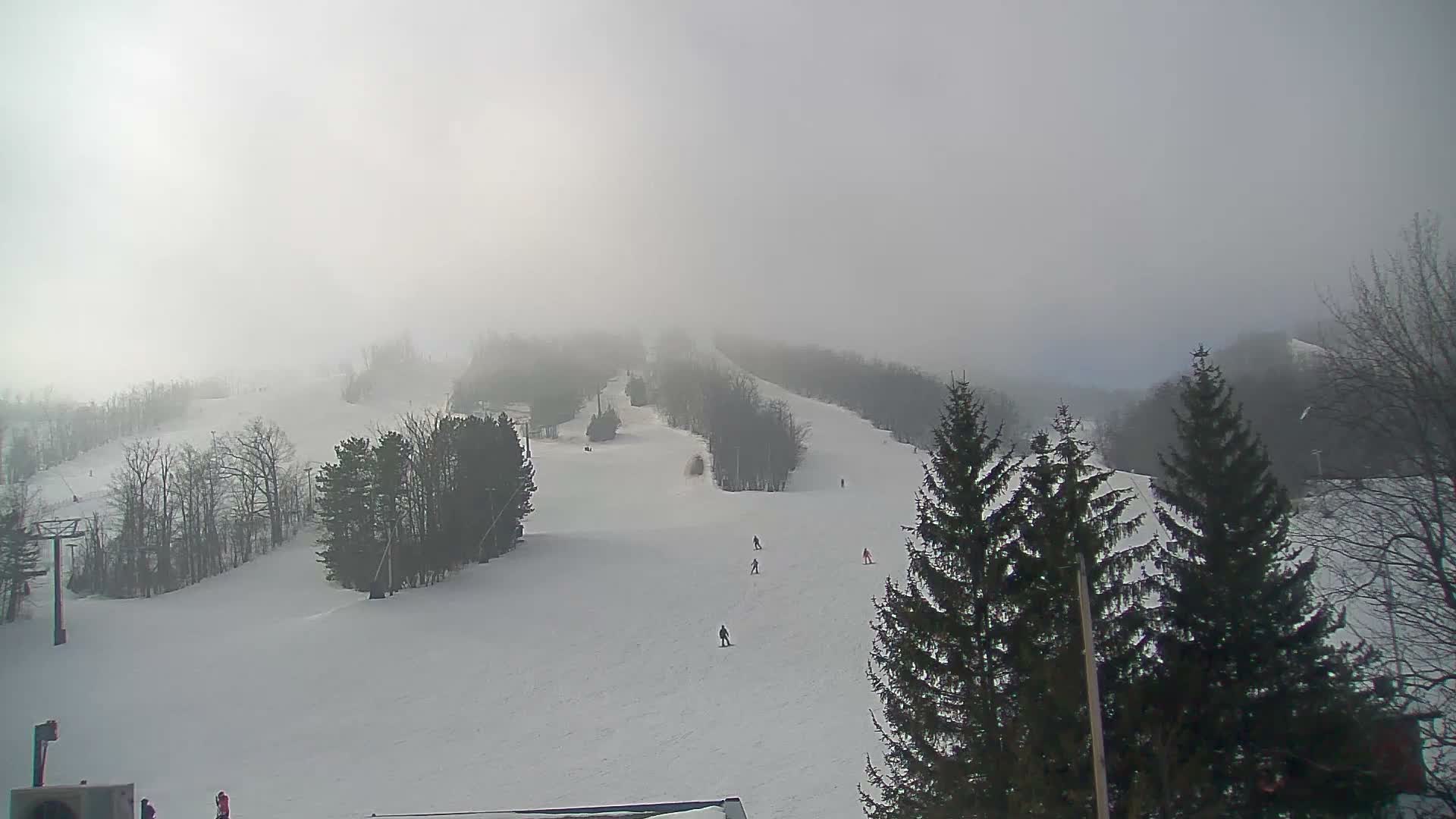 Blue Mountain Valley Base Ski Slopes Live Cam - Collingwood, Blue Mountains, Simcoe, Ontario, Canada