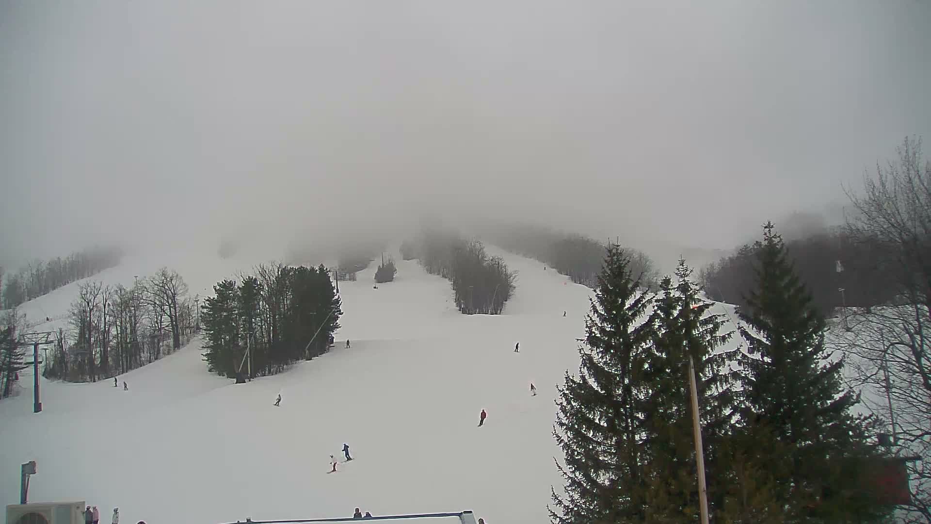 Blue Mountain Valley Base Ski Slopes Live Cam - Collingwood, Blue Mountains, Simcoe, Ontario, Canada