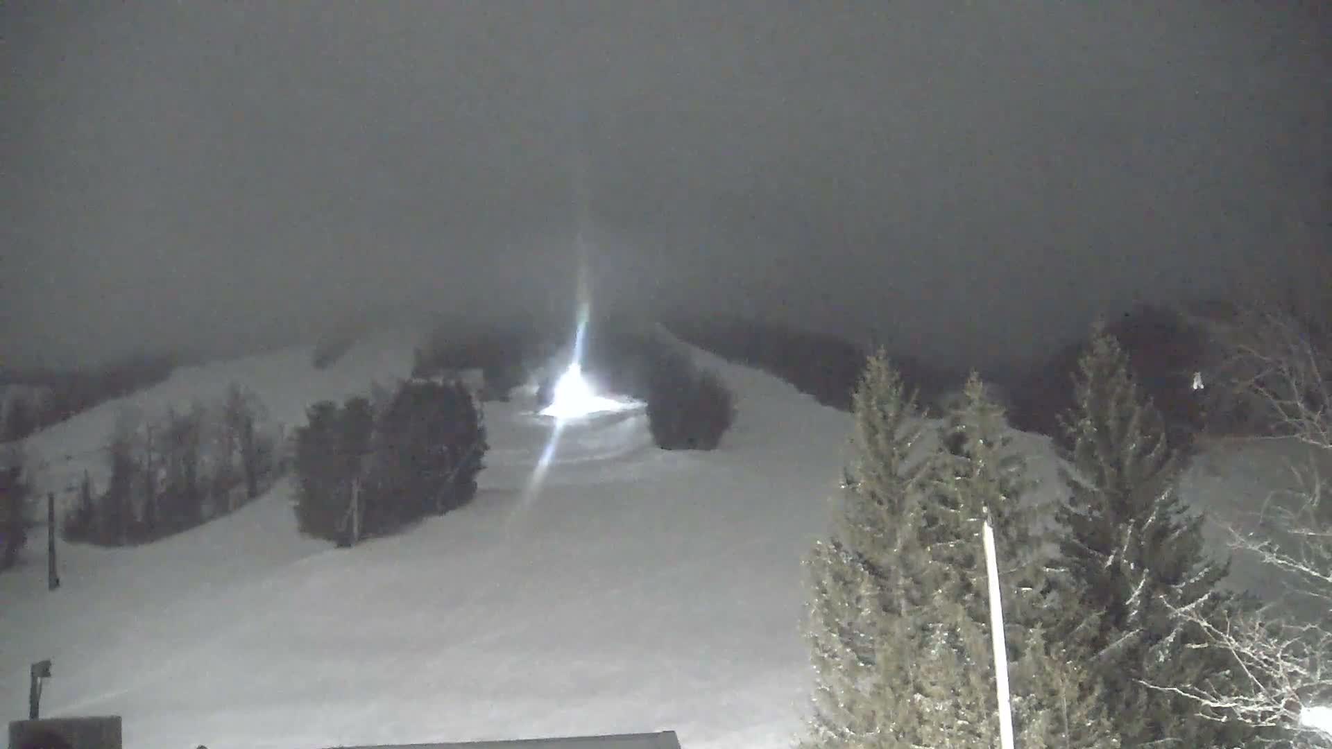 Blue Mountain Valley Base Ski Slopes Live Cam - Collingwood, Blue Mountains, Simcoe, Ontario, Canada