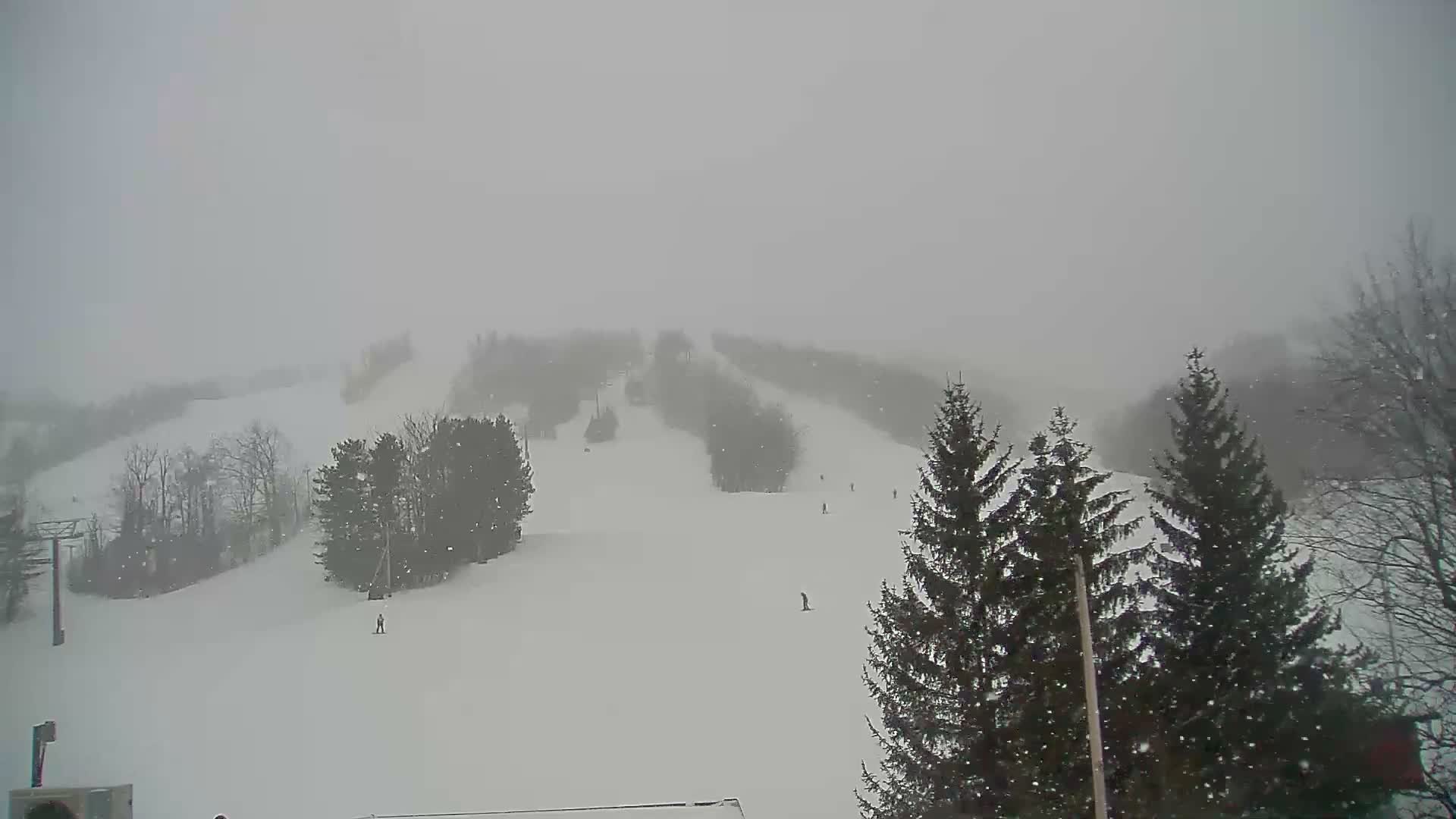 Blue Mountain Valley Base Ski Slopes Live Cam - Collingwood, Blue Mountains, Simcoe, Ontario, Canada