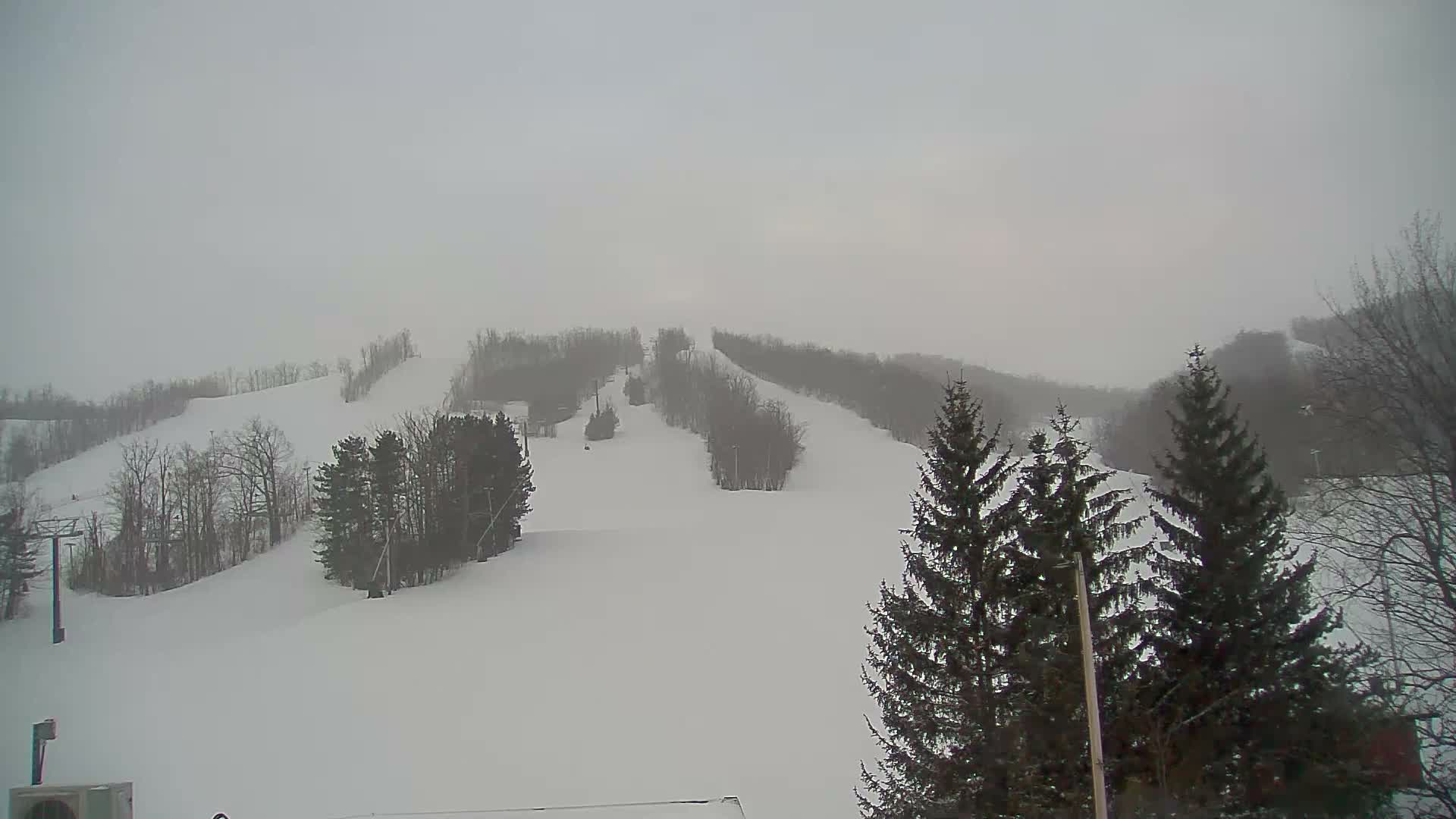 Blue Mountain Valley Base Ski Slopes Live Cam - Collingwood, Blue Mountains, Simcoe, Ontario, Canada