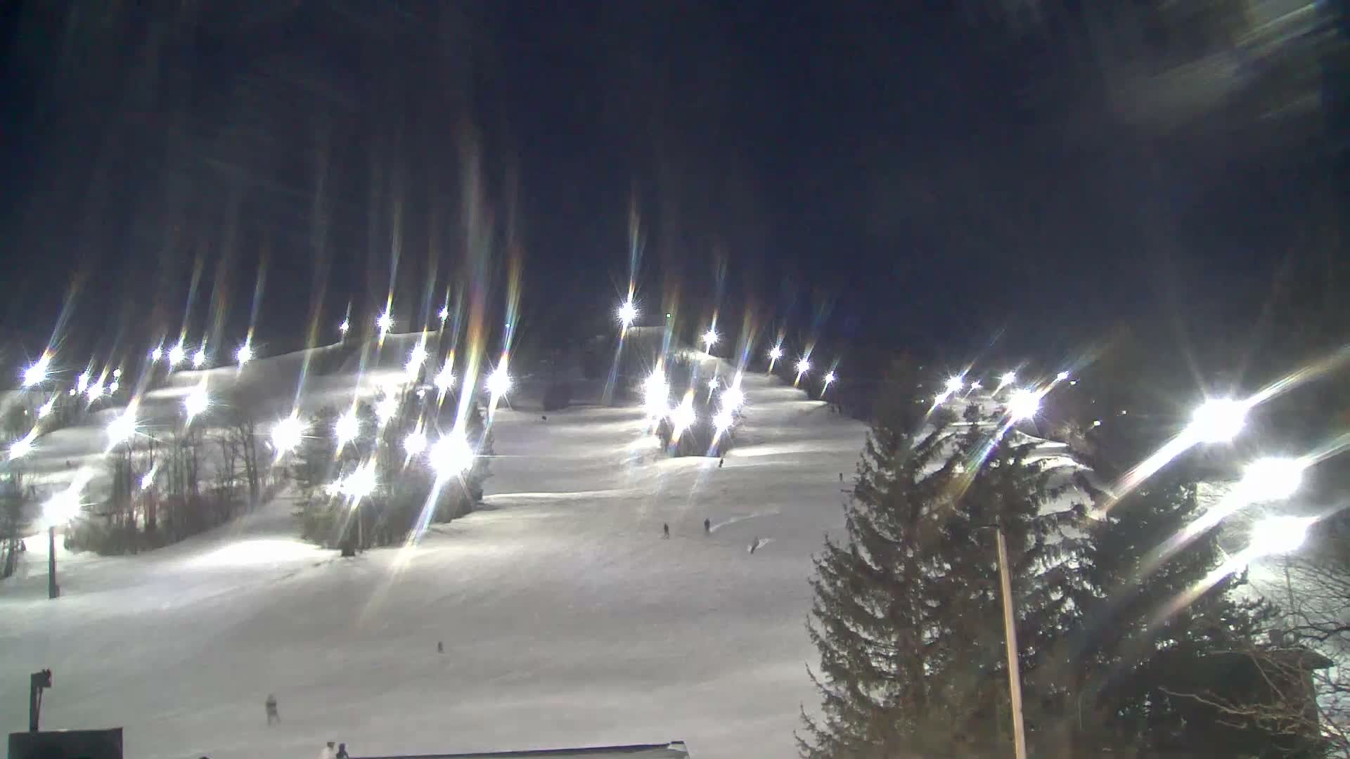 Blue Mountain Valley Base Ski Slopes Live Cam - Collingwood, Blue Mountains, Simcoe, Ontario, Canada