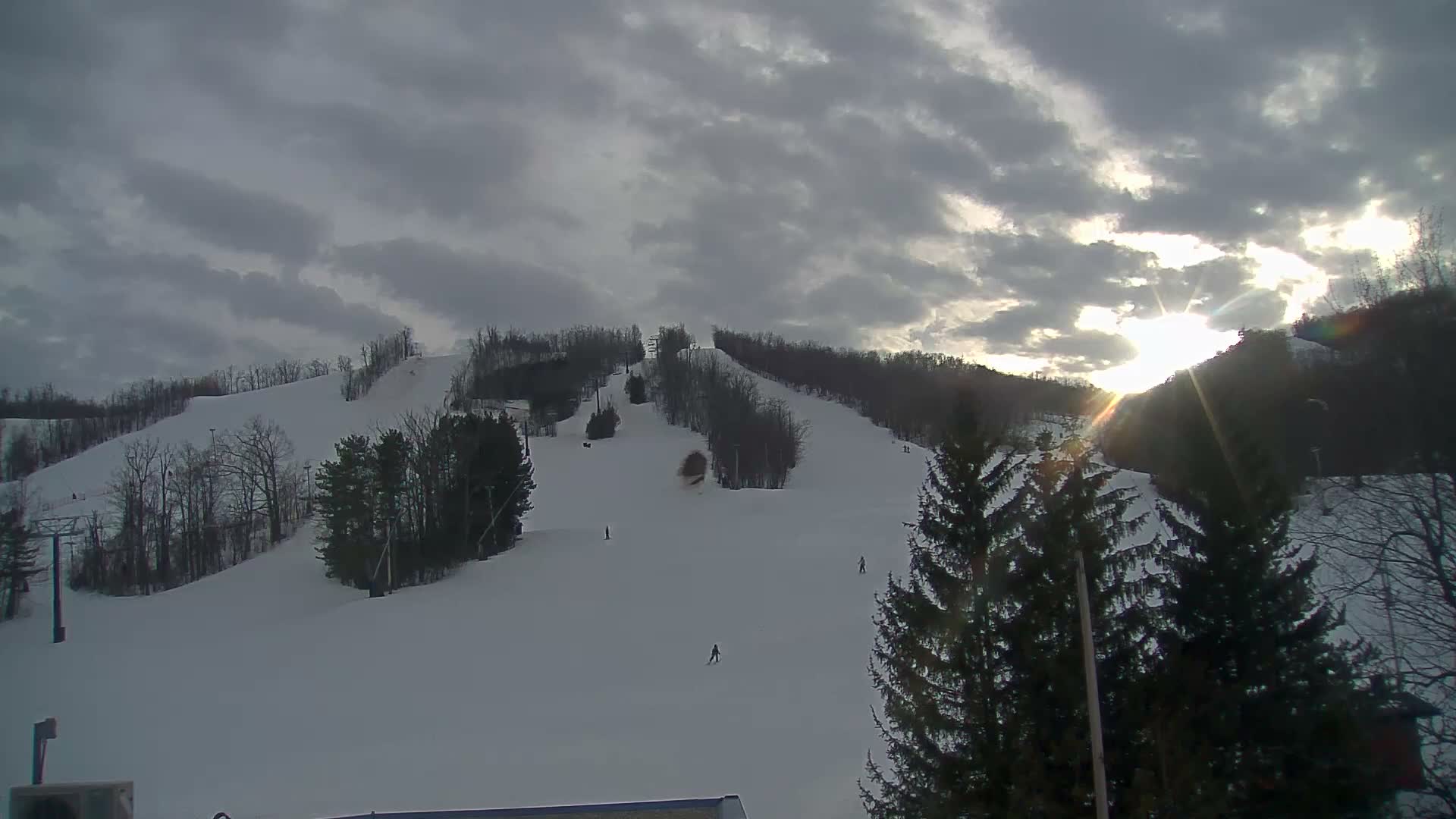 Blue Mountain Valley Base Ski Slopes Live Cam - Collingwood, Blue Mountains, Simcoe, Ontario, Canada
