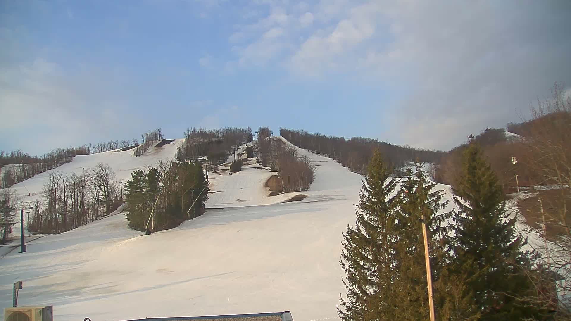 Blue Mountain Valley Base Ski Slopes Live Cam - Collingwood, Blue Mountains, Simcoe, Ontario, Canada