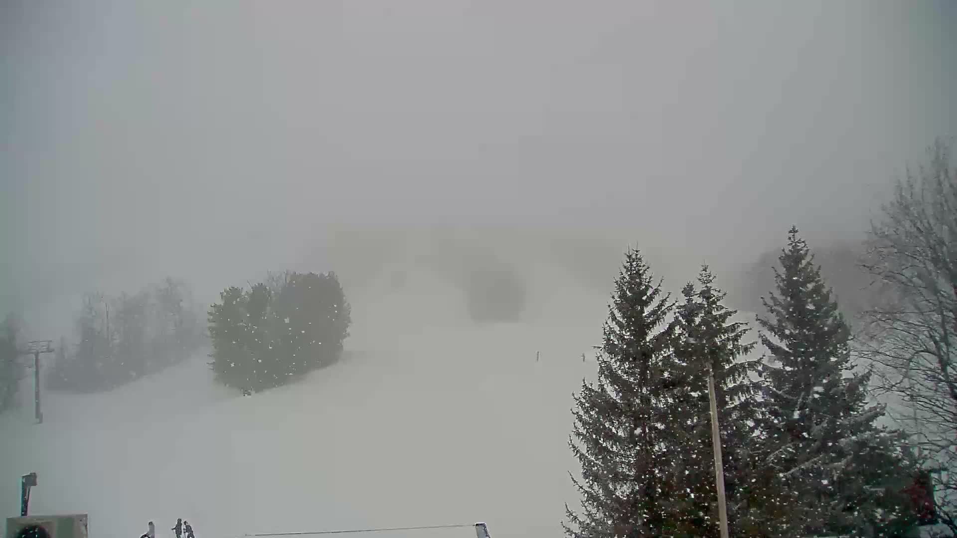 Blue Mountain Valley Base Ski Slopes Live Cam - Collingwood, Blue Mountains, Simcoe, Ontario, Canada