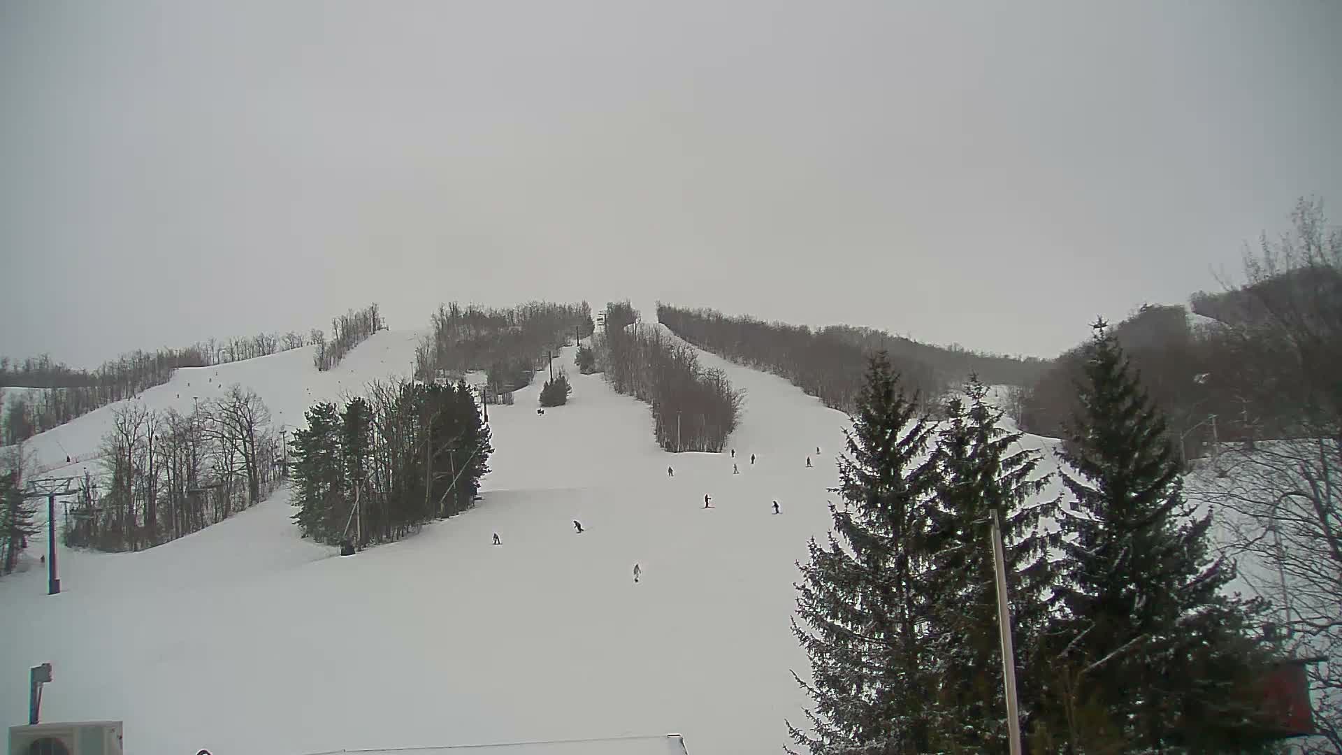 Blue Mountain Valley Base Ski Slopes Live Cam - Collingwood, Blue Mountains, Simcoe, Ontario, Canada