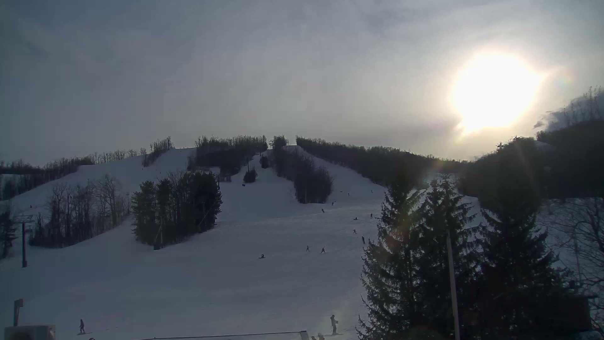 Blue Mountain Valley Base Ski Slopes Live Cam - Collingwood, Blue Mountains, Simcoe, Ontario, Canada