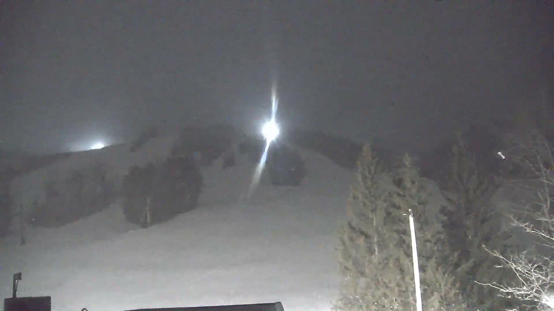 Blue Mountain Valley Base Ski Slopes Live Cam - Collingwood, Blue Mountains, Simcoe, Ontario, Canada