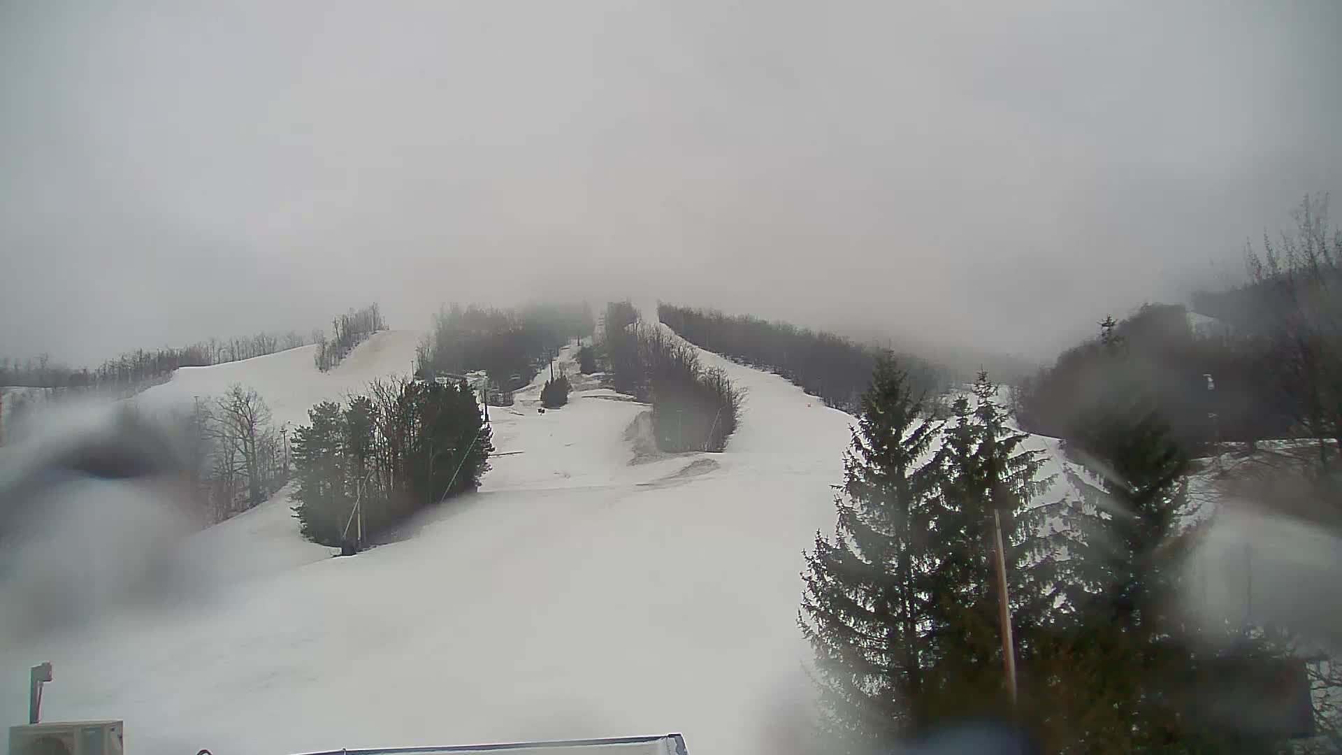 Blue Mountain Valley Base Ski Slopes Live Cam - Collingwood, Blue Mountains, Simcoe, Ontario, Canada