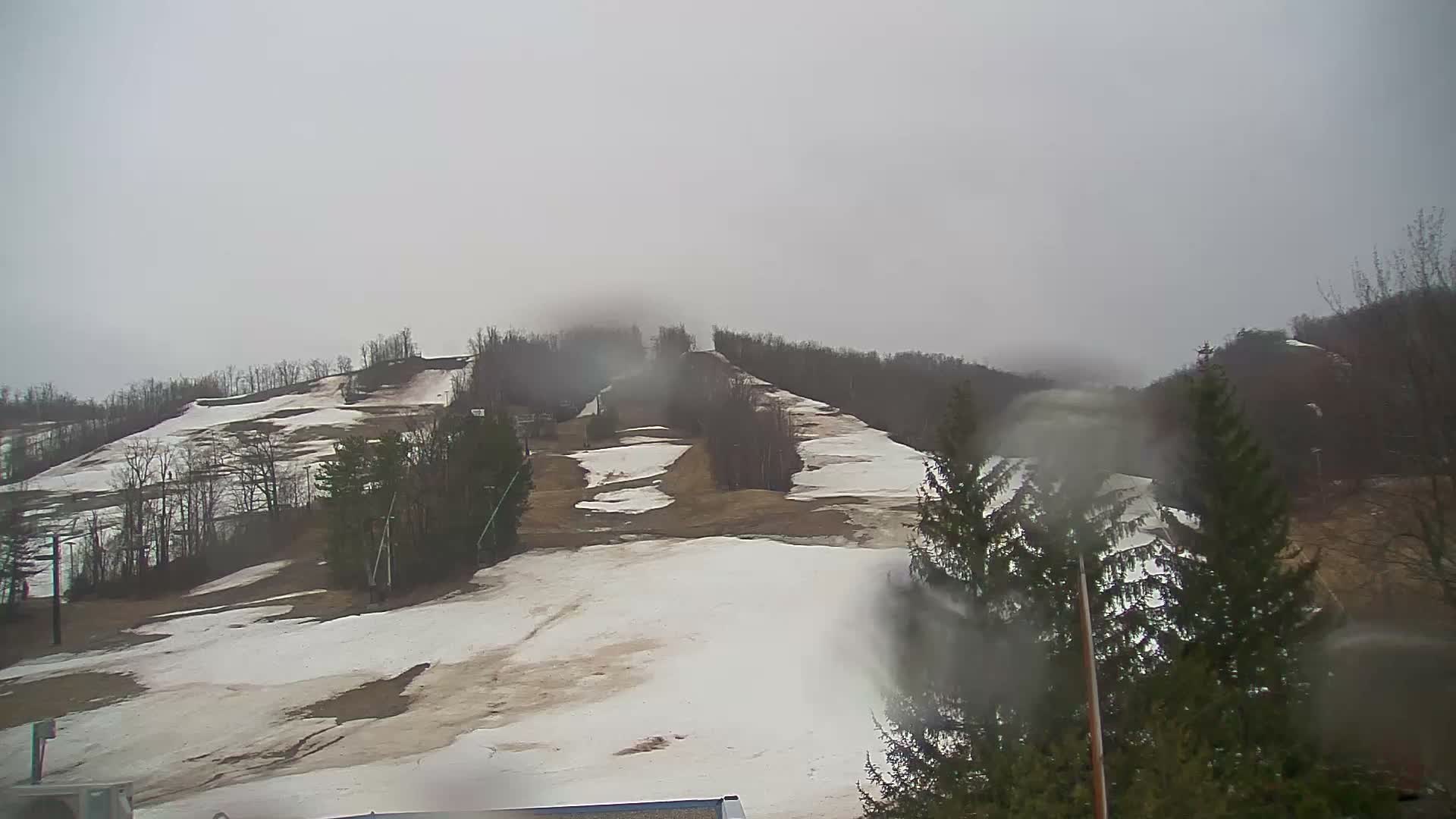 Blue Mountain Valley Base Ski Slopes Live Cam - Collingwood, Blue Mountains, Simcoe, Ontario, Canada