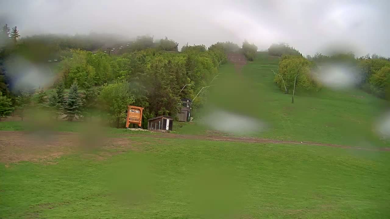 Blue Mountain North Base Ski Slopes Live Cam - Collingwood, Blue Mountains, Simcoe, Ontario, Canada