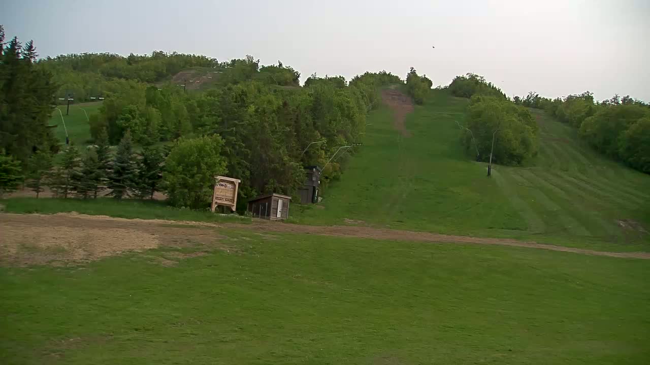 Blue Mountain North Base Ski Slopes Live Cam - Collingwood, Blue Mountains, Simcoe, Ontario, Canada