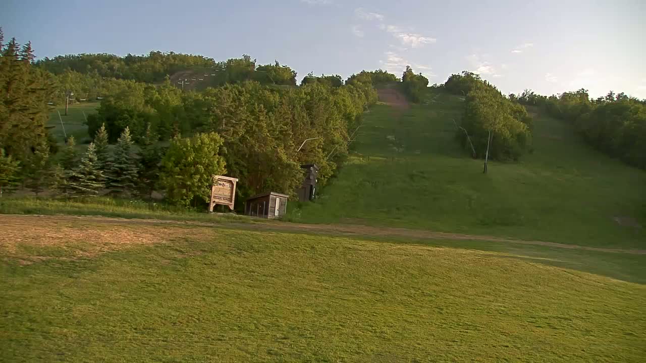 Blue Mountain North Base Ski Slopes Live Cam - Collingwood, Blue Mountains, Simcoe, Ontario, Canada