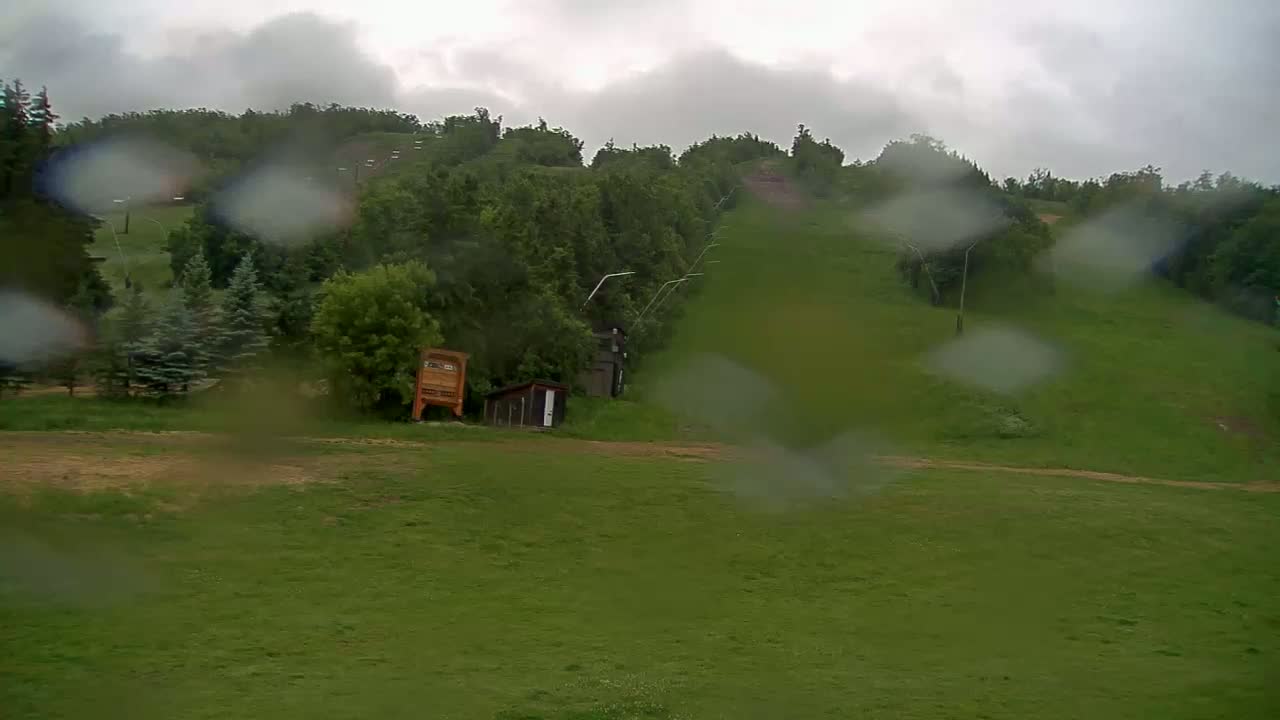 Blue Mountain North Base Ski Slopes Live Cam - Collingwood, Blue Mountains, Simcoe, Ontario, Canada