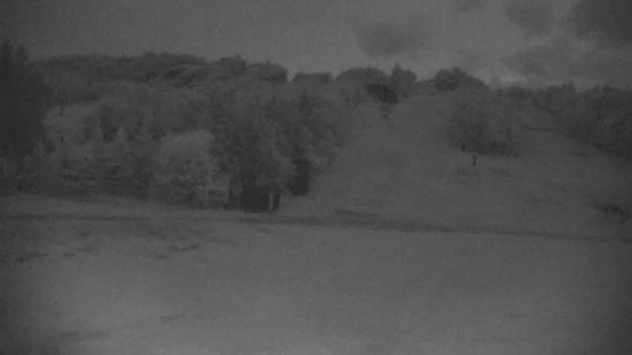Blue Mountain North Base Ski Slopes Live Cam - Collingwood, Blue Mountains, Simcoe, Ontario, Canada