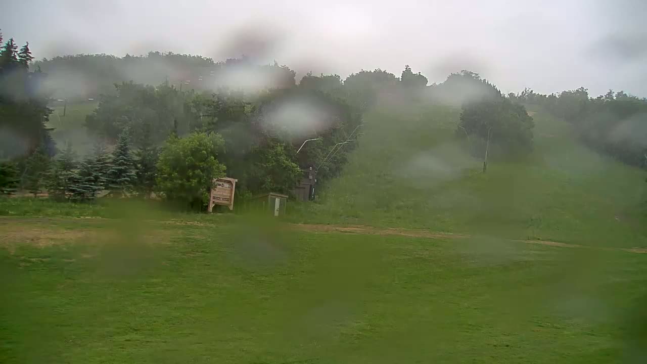 Blue Mountain North Base Ski Slopes Live Cam - Collingwood, Blue Mountains, Simcoe, Ontario, Canada