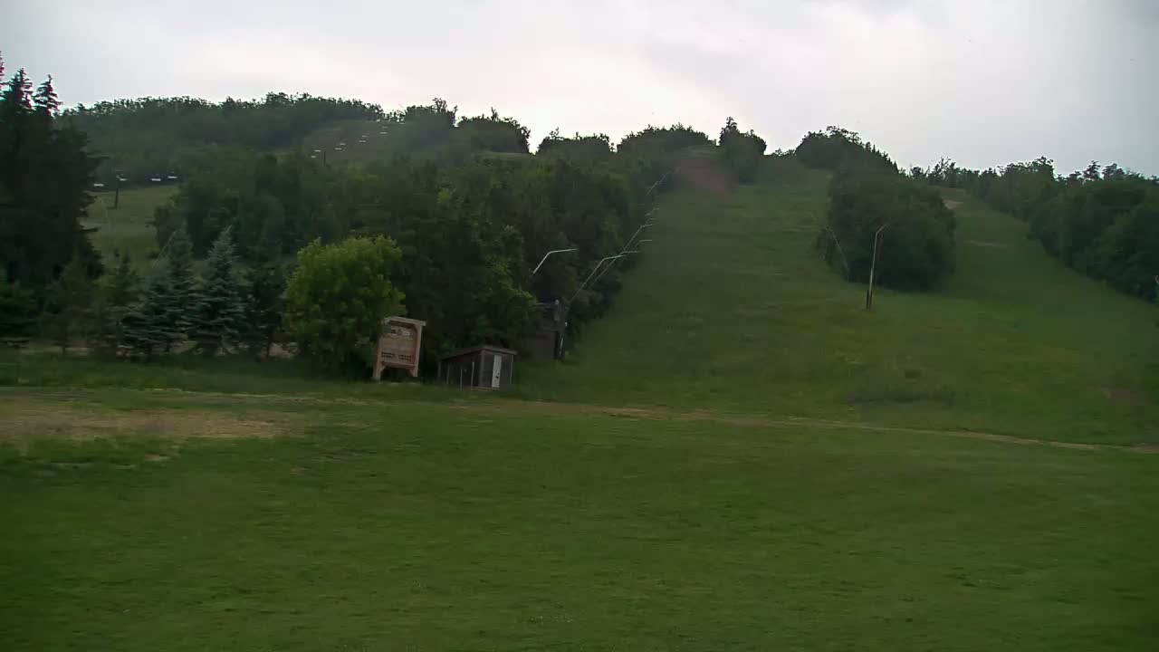 Blue Mountain North Base Ski Slopes Live Cam - Collingwood, Blue Mountains, Simcoe, Ontario, Canada