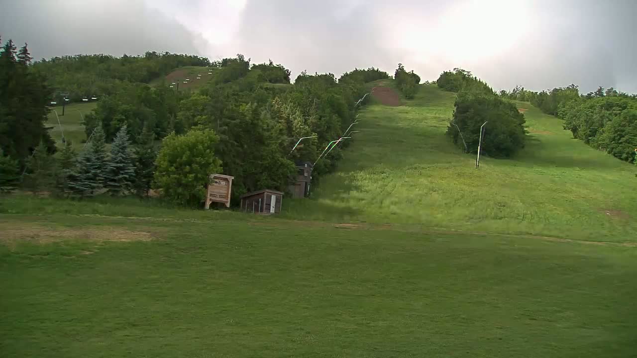 Blue Mountain North Base Ski Slopes Live Cam - Collingwood, Blue Mountains, Simcoe, Ontario, Canada