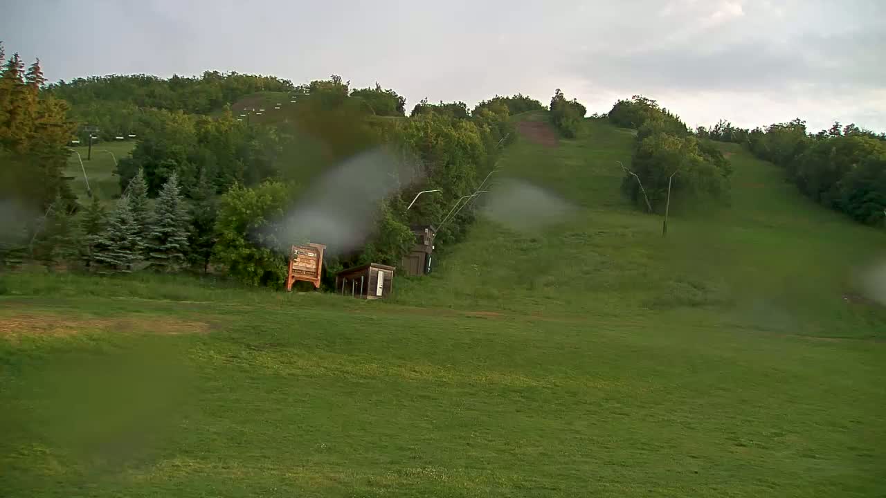 Blue Mountain North Base Ski Slopes Live Cam - Collingwood, Blue Mountains, Simcoe, Ontario, Canada