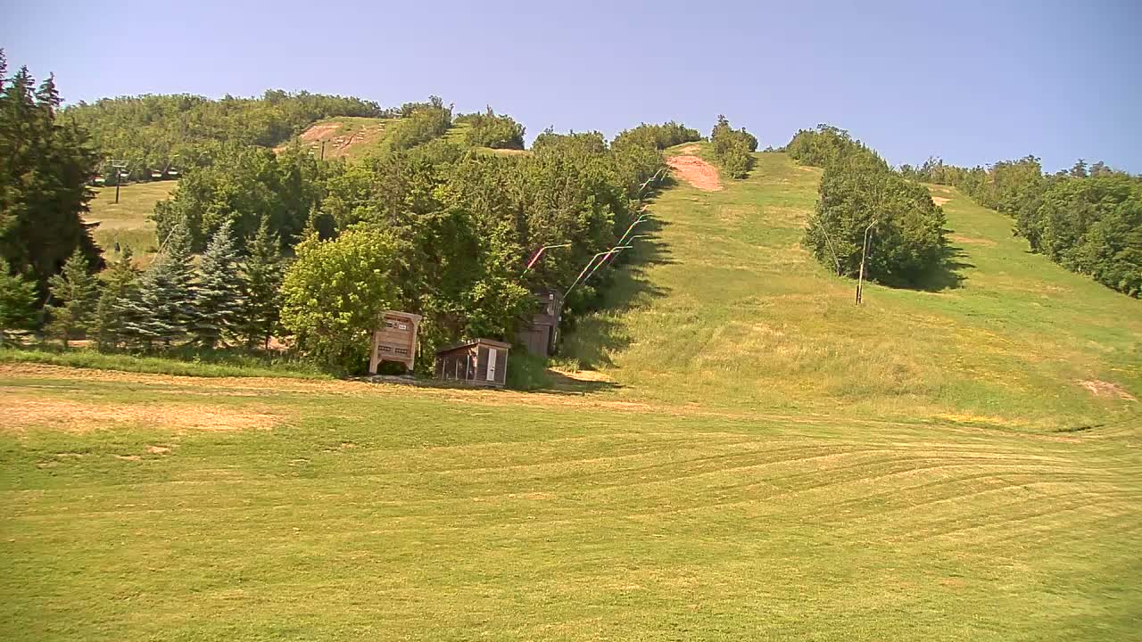 Blue Mountain North Base Ski Slopes Live Cam - Collingwood, Blue Mountains, Simcoe, Ontario, Canada