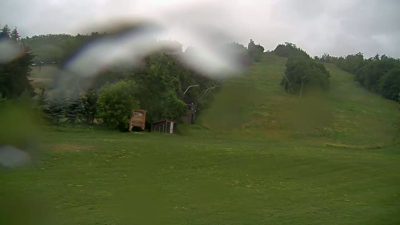 Blue Mountain North Base Ski Slopes Live Cam - Collingwood, Blue Mountains, Simcoe, Ontario, Canada