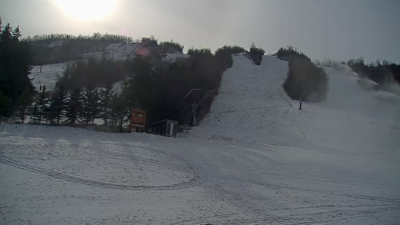 Blue Mountain North Base Ski Slopes Live Cam - Collingwood, Blue Mountains, Simcoe, Ontario, Canada