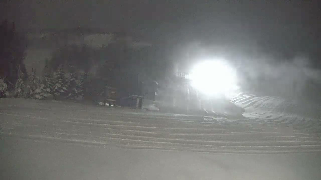 Blue Mountain North Base Ski Slopes Live Cam - Collingwood, Blue Mountains, Simcoe, Ontario, Canada