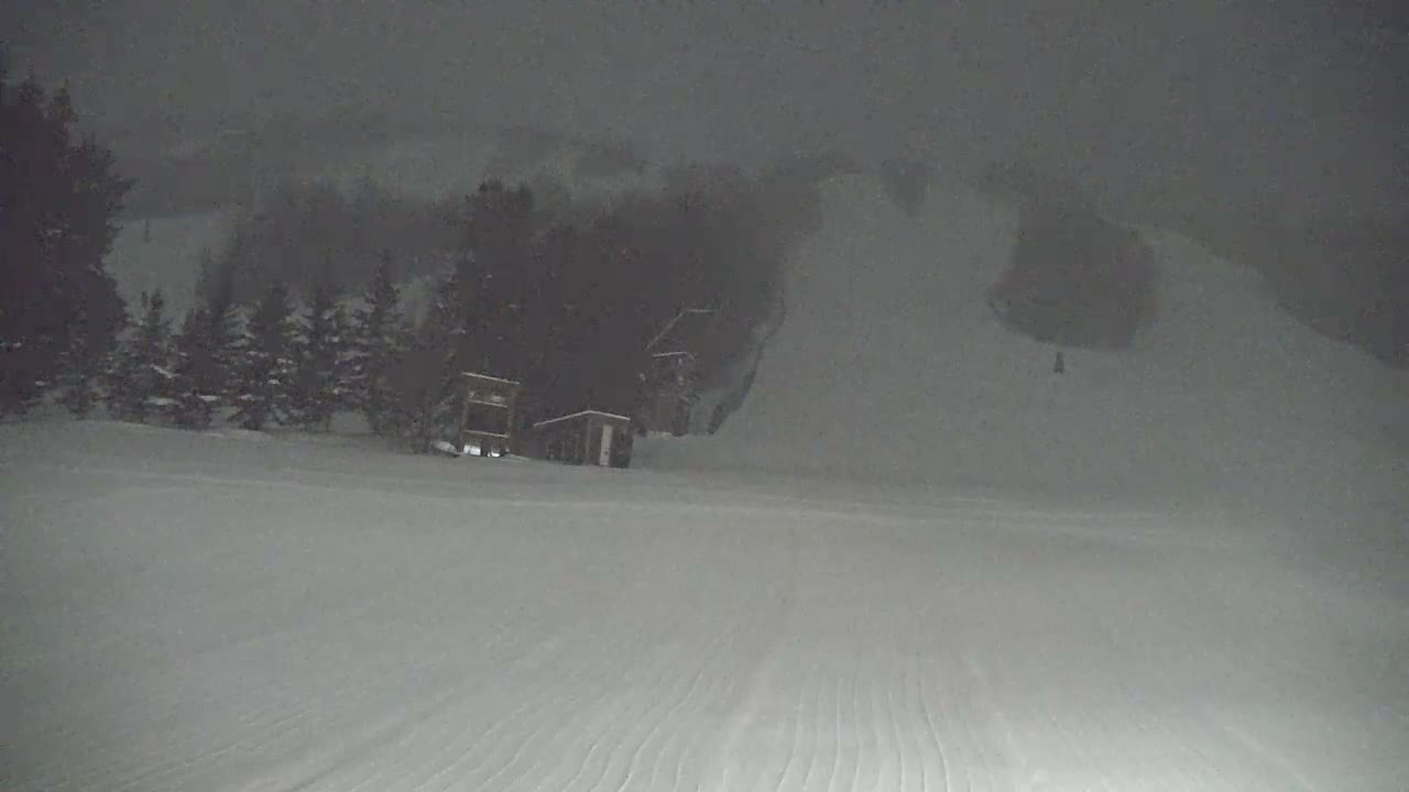 Blue Mountain North Base Ski Slopes Live Cam - Collingwood, Blue Mountains, Simcoe, Ontario, Canada