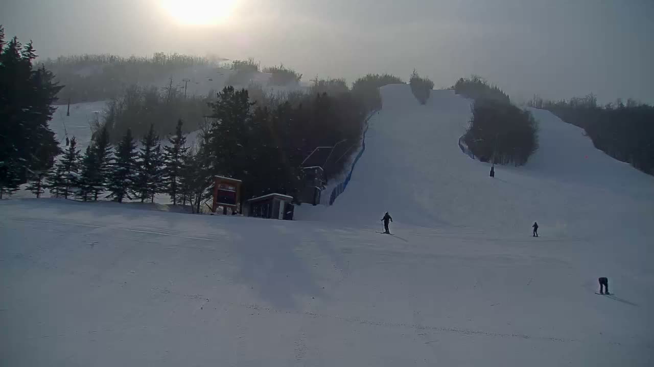 Blue Mountain North Base Ski Slopes Live Cam - Collingwood, Blue Mountains, Simcoe, Ontario, Canada