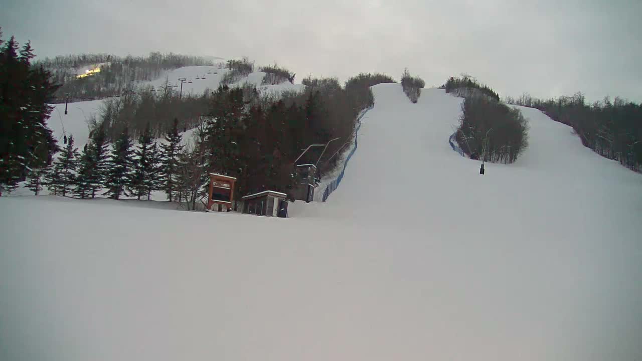Blue Mountain North Base Ski Slopes Live Cam - Collingwood, Blue Mountains, Simcoe, Ontario, Canada