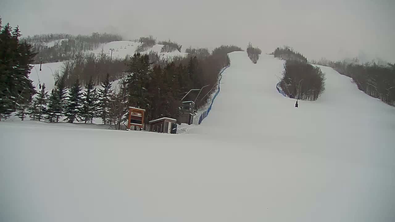 Blue Mountain North Base Ski Slopes Live Cam - Collingwood, Blue Mountains, Simcoe, Ontario, Canada