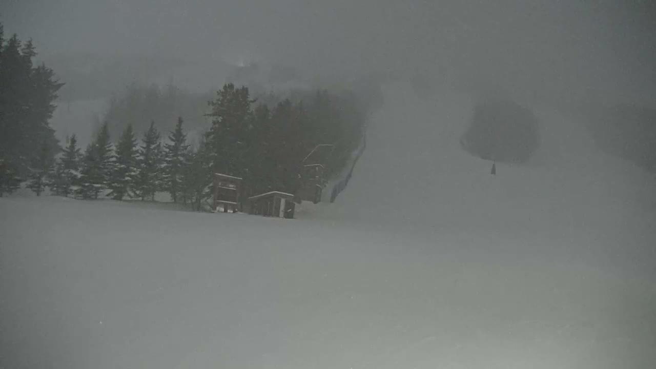 Blue Mountain North Base Ski Slopes Live Cam - Collingwood, Blue Mountains, Simcoe, Ontario, Canada
