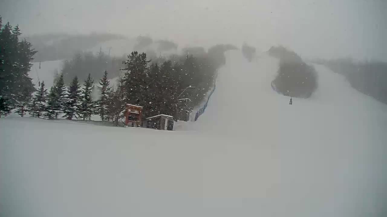 Blue Mountain North Base Ski Slopes Live Cam - Collingwood, Blue Mountains, Simcoe, Ontario, Canada