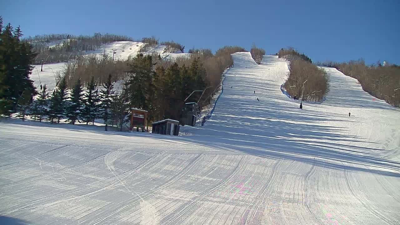 Blue Mountain North Base Ski Slopes Live Cam - Collingwood, Blue Mountains, Simcoe, Ontario, Canada