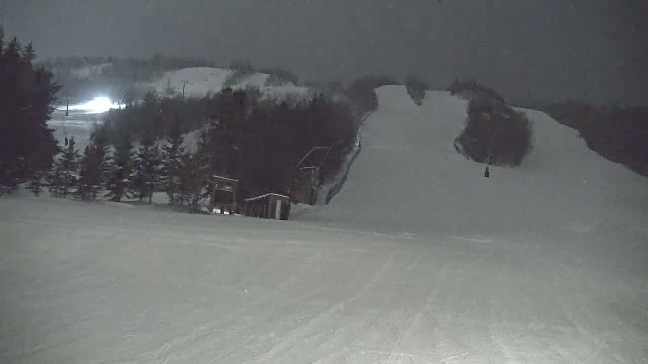 Blue Mountain North Base Ski Slopes Live Cam - Collingwood, Blue Mountains, Simcoe, Ontario, Canada