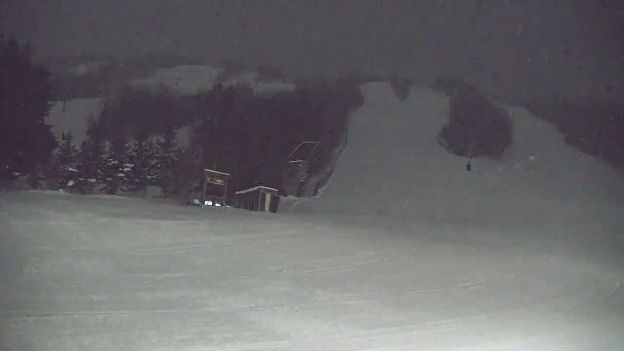 Blue Mountain North Base Ski Slopes Live Cam - Collingwood, Blue Mountains, Simcoe, Ontario, Canada