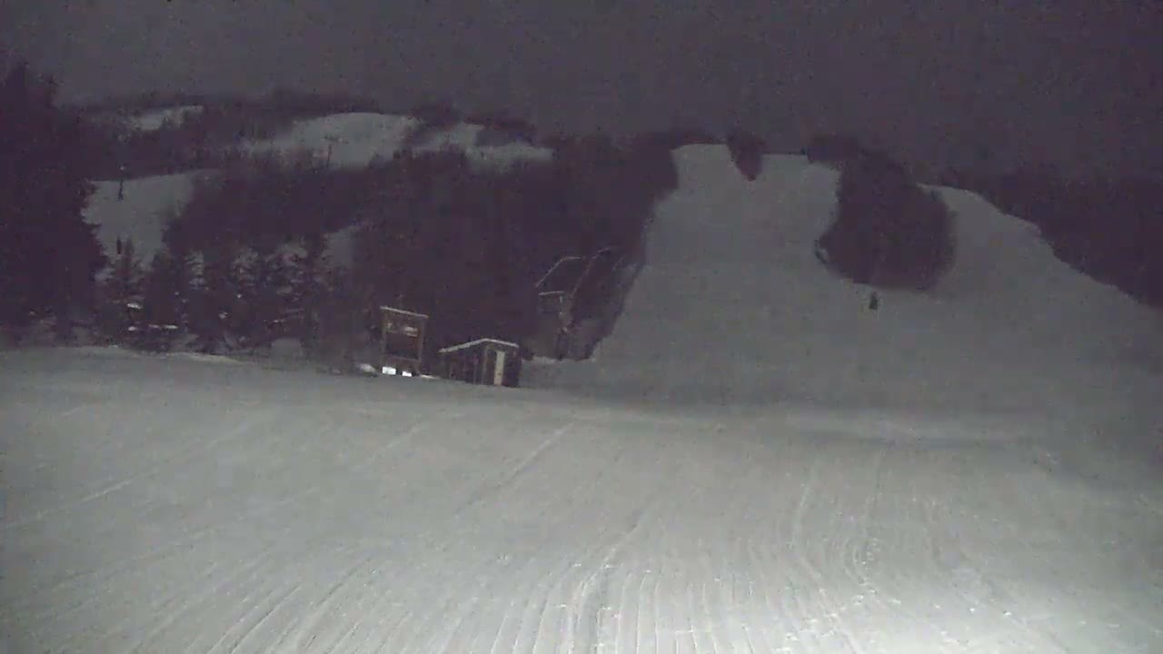 Blue Mountain North Base Ski Slopes Live Cam - Collingwood, Blue Mountains, Simcoe, Ontario, Canada