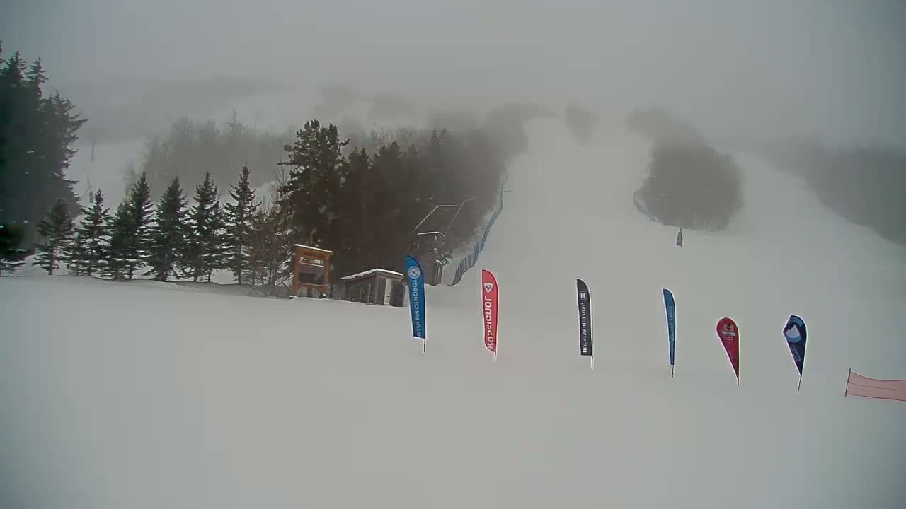Blue Mountain North Base Ski Slopes Live Cam - Collingwood, Blue Mountains, Simcoe, Ontario, Canada